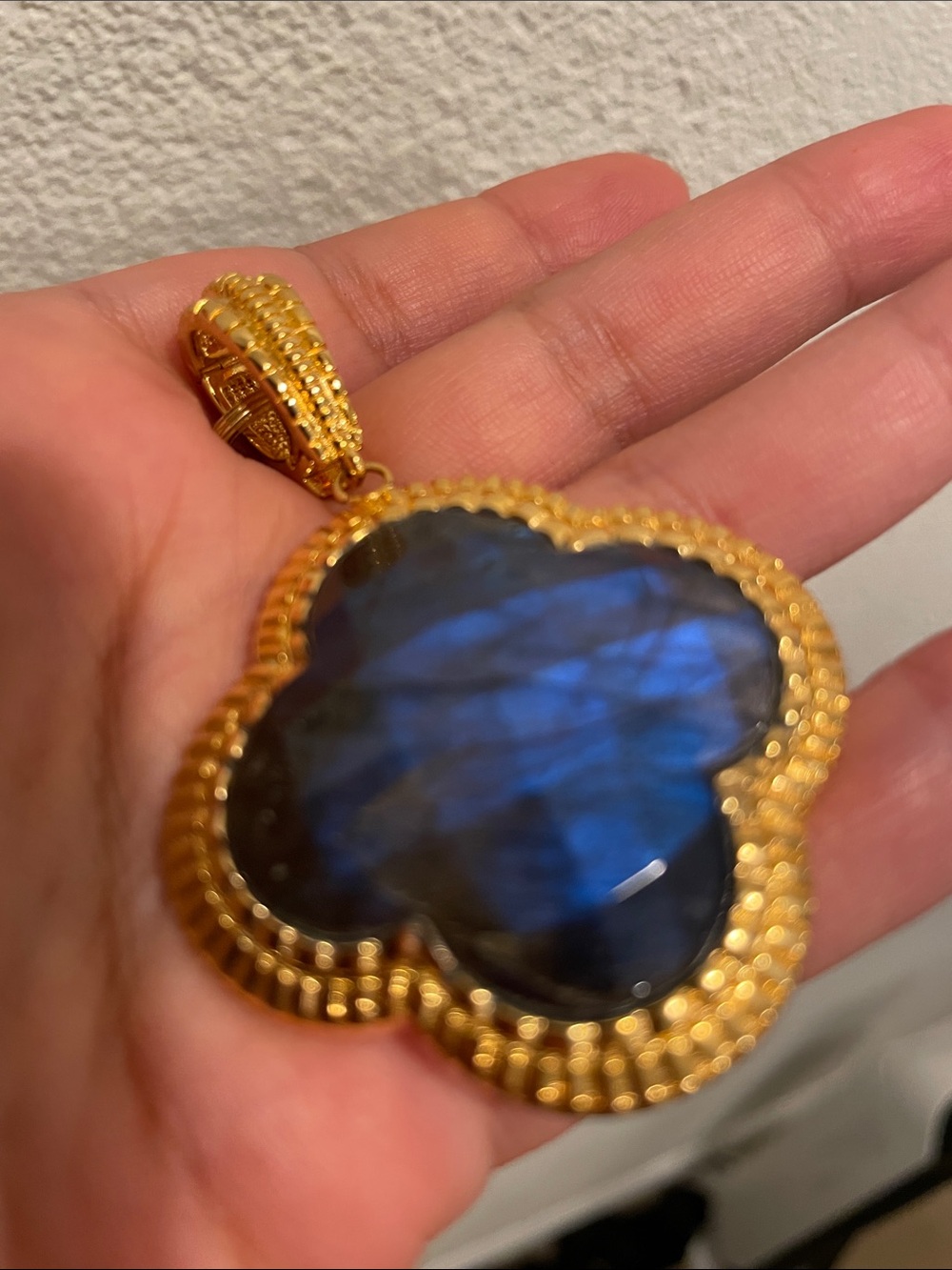 Clover 18kt Gold vermeil statement Flashy blue Labradorite pendant